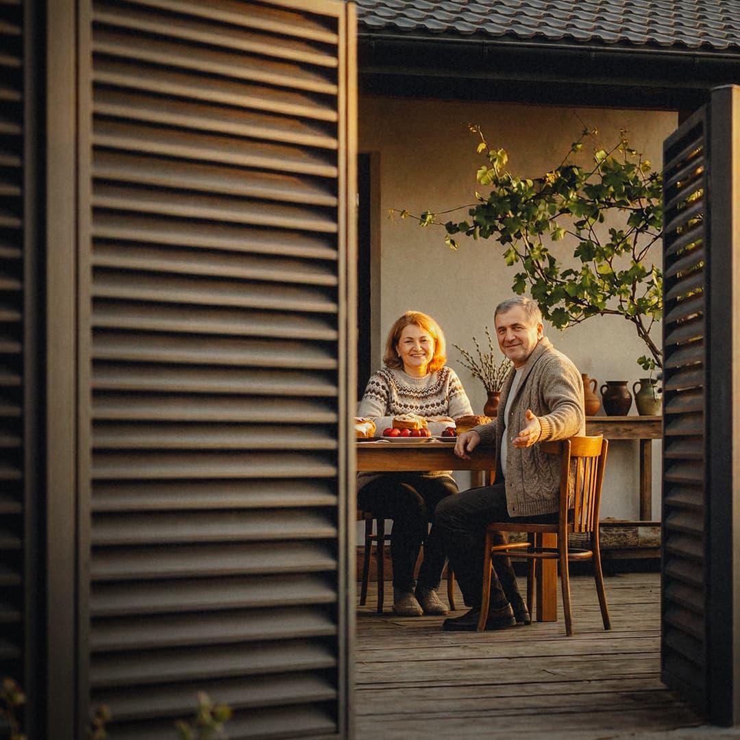 Dincolo de gard — acasă e lângă ei