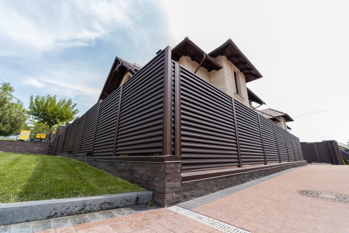 Gard IL12 — fotografie 2